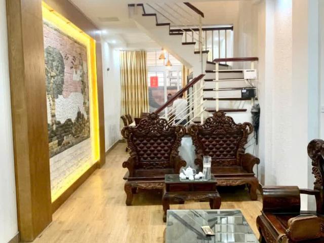 Cần bán nhà ngõ 290 Kim Mã, diện tích 51,5m x 4 tầng, sổ đỏ, đủ nội thất, giá 15. tỷ có