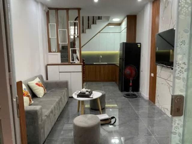 Cần bán nhà đường lĩnh nam 5 tầng
