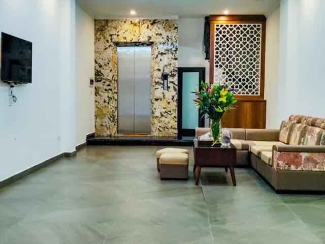Cần bán nhà phân lô Đường 800A, DT 50m x 7 tầng, mặt tiền 4.30m, giá 12.9 tỷ