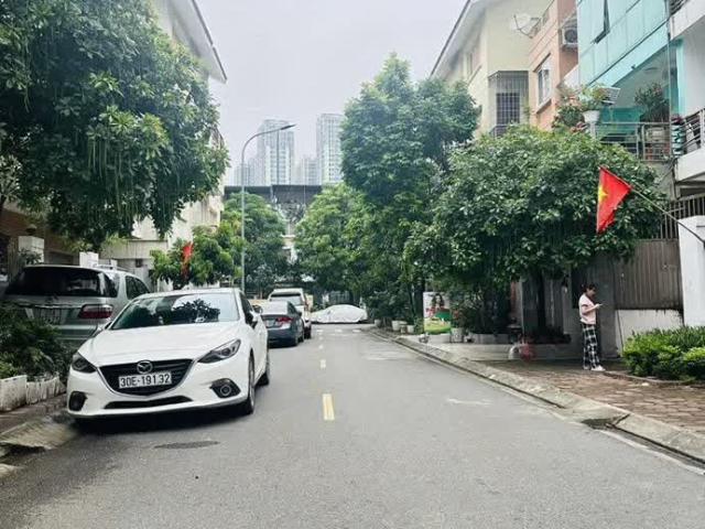 Cần bán nhà sát Làng Việt Kiều Mỗ Lao 79m2, 5 Tầng, Giá nhỉnh 20 Tỷ