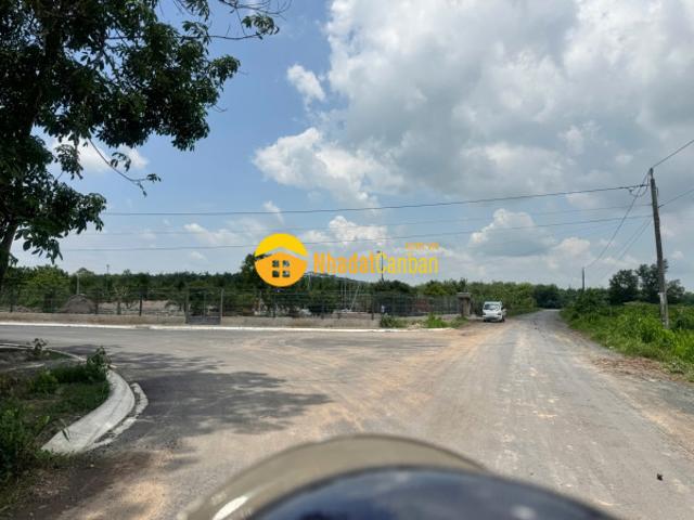 Cần bán nhanh khu đất vườn tt chơn thành tp đồng nai, dt 750m2 có sẵn 150 m2 thổ cư giá nhỉnh 1 tỷ