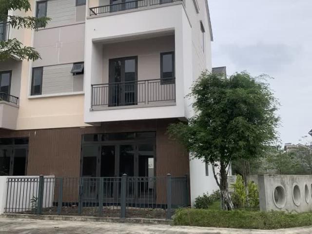 Cần bán căn góc cổng khu biệt thự giá tốt tại VSIP Bắc Ninh