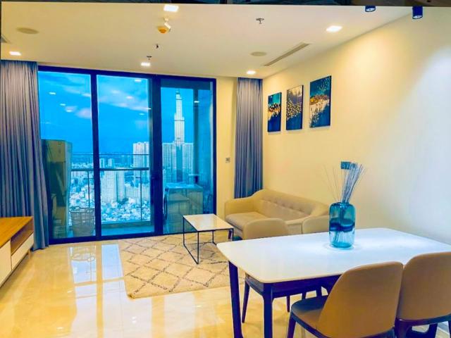 Cần bán Căn hộ tại Vinhomes Golden River Quận 1 gồm 2 phòng ngủ tầng cao thuộc tháp Aqua1 diện tích 83m2
