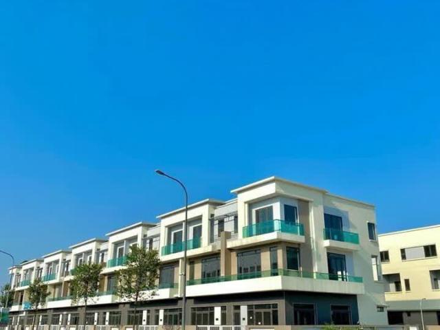Cần bán căn shophouse mặt phố đi bộ rộng 26m