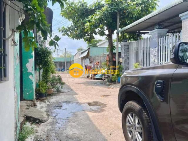 Cần bán gấp căn nhà c4. Dt 66,7m2 ở xã thới tam thôn hóc môn. Giá 650 triệu