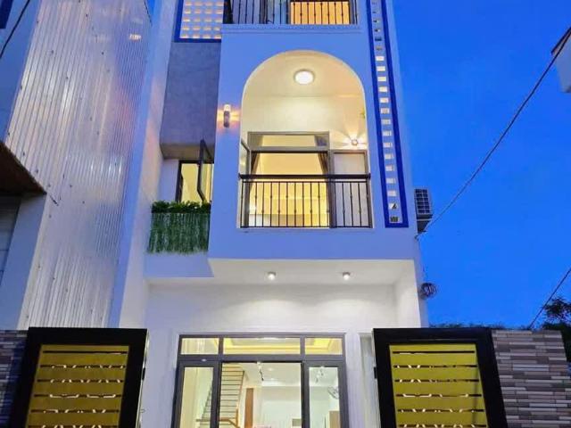 Cần bán gấp căn nhà cho đại gia đình ở ngay tại bến lức