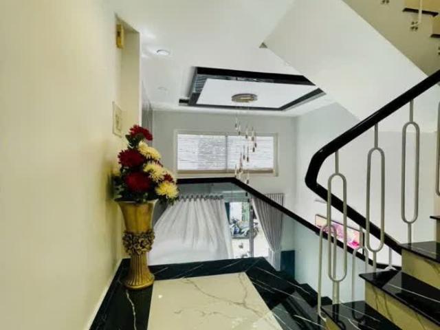 Cần bán gấp căn nhà siêu đẹp 5 tâng, thiết kế hiện đại, ngay sát Quận 7