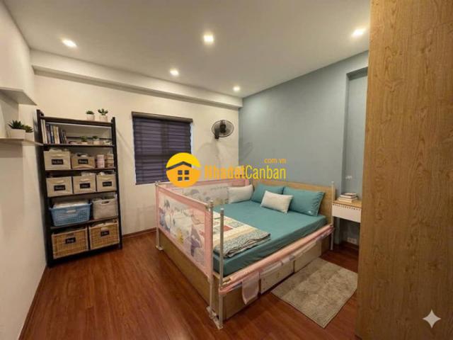 Cần bán gấp chung cư thạch bàn long biên 72m2, giá 4,8 tỷ full nội thất