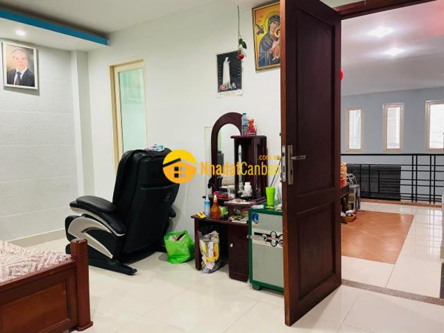 Cần bán gấp nhà hẻm xe hơi 5m số 111 tân hải 110m2 giá 14 tỷ