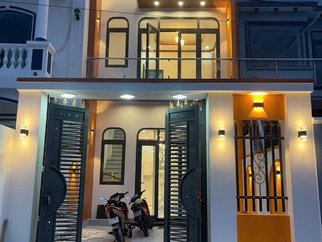 Cần bán gấp nhà mặt tiền ở long hoà