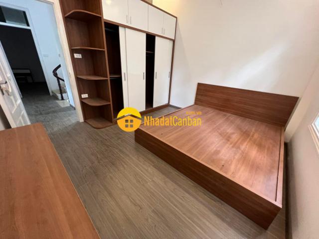 Cần bán gấp nhà đường giáp bát, ô tô vào nhà, 40m2, mặt tiền 5m, 0986048