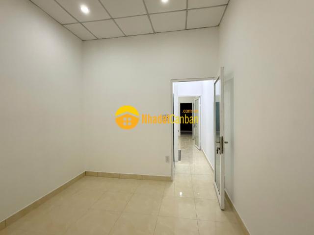 Cần bán gấp nhà phố 2 lầu, ngay ngã 4 thủ đức, hiệp phú, đối diện vincom q9 giá 4,85ty