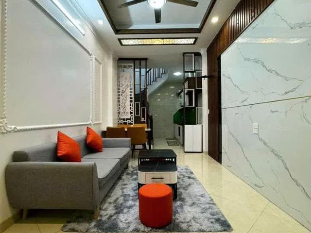 Cần bán gấp nhà phố Đàm Quang Trung, nhà rộng, nội thất đầy đủ