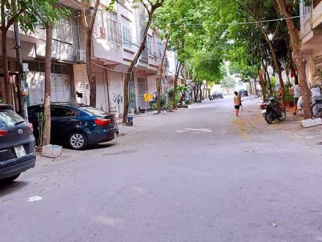 Cần bán gấp nhà phân lô Ngô Thì Nhậm, Hà Đông. Diện tích 50m. Giá 6.2 tỷ. Liên Hệ: 0588168