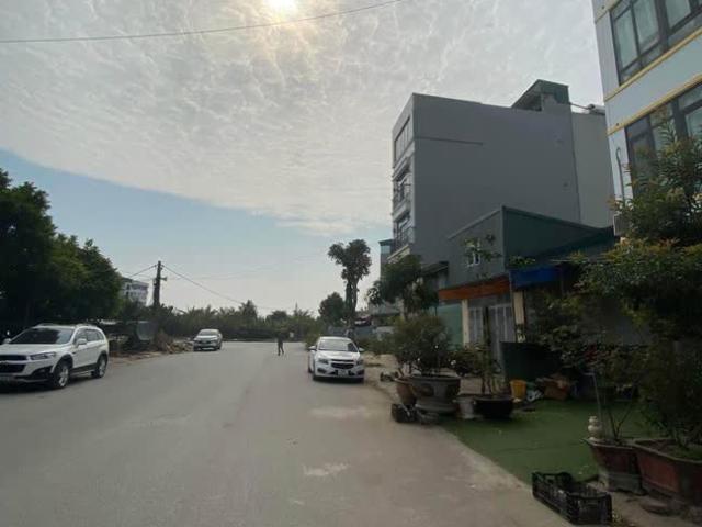 Cần bán gấp nhà ở Tây Nam Linh Đàm