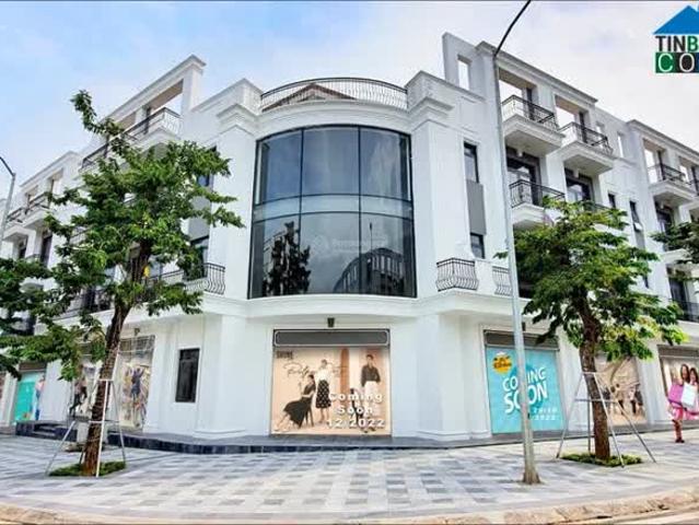 Cần bán gấp shophouse tại phố cổ Lào Cai, vị trí đẹp, kinh doanh tốt, cho thuê đều 200tr/năm