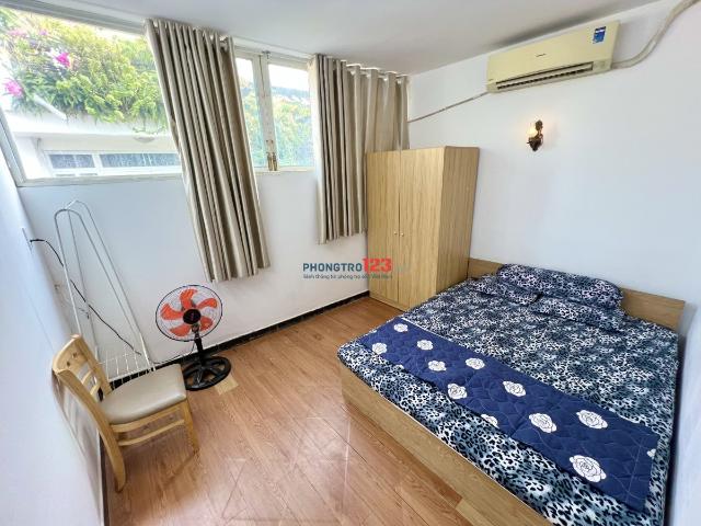 Căn hộ 1 phòng ngủ full nội thất gần Vòng Xoay Dân Chủ