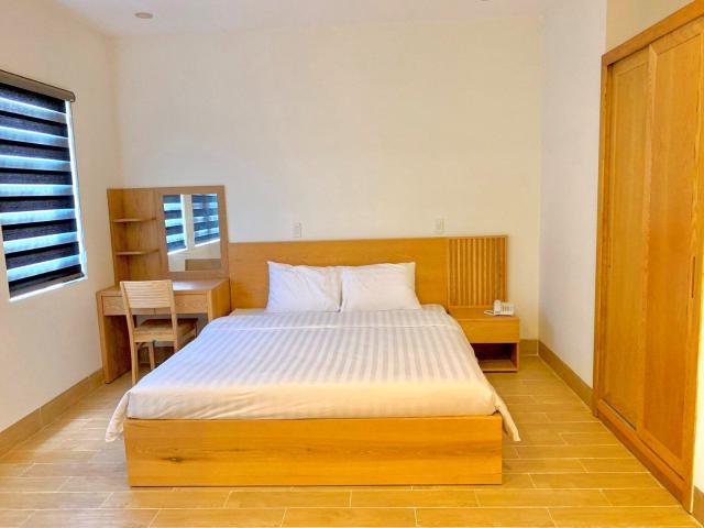 2 BEDROOM APARTMENT WITH BALCONY NEAR UNIVERSITY OF ECONOMICS