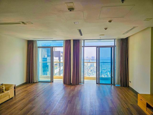 Căn hộ bán tại Vinhomes Central Park gồm 3 phòng ngủ tầng cao view đẹp với diện tích 123m2