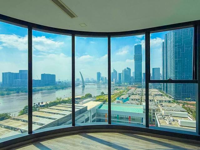 Căn hộ bán tại Vinhomes Golden River Quận 1 tầng trung gồm 3 phòng ngủ diện tích 121m2