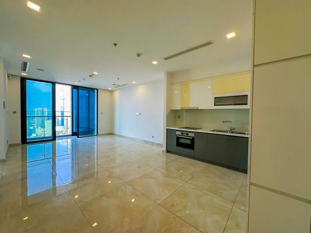 Căn hộ bán tại Vinhomes Golden River Quận 1 tầng cao gồm 2 phòng ngủ diện tích 83m2