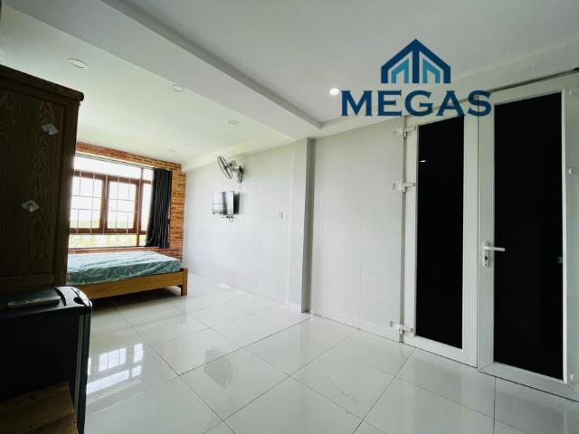 Căn Hộ Cửa Sổ Lớn Ngay Quang Trung