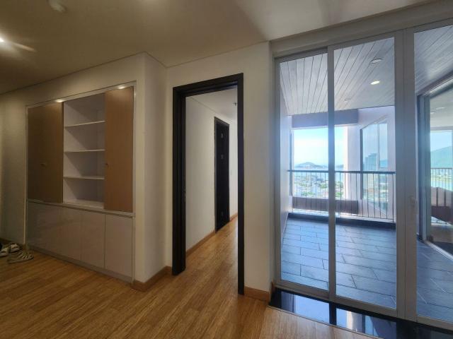 CĂN HỘ PENTHOUSE MỚI ĐƯỢC CẢI TẠO F HOME CHO THUÊ 4 PHÒNG NGỦ