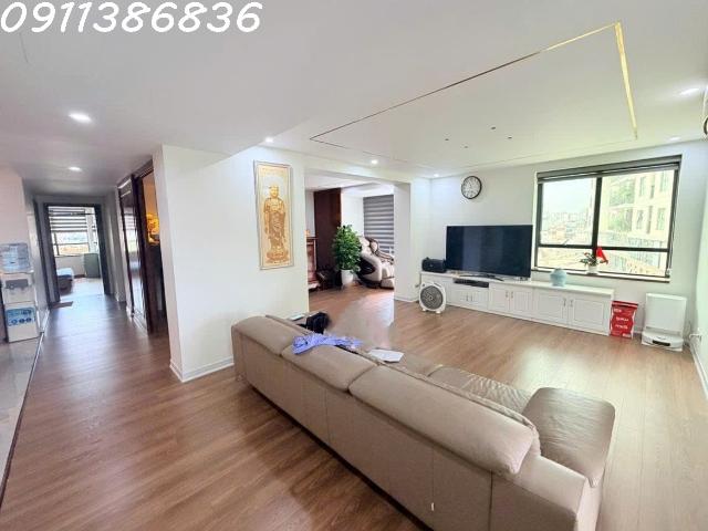 Căn hộ siêu Vip N09 Thành Thái, 170M2, cạnh công viên Cầu Giấy, 3PN cực đẹp, 13.9 tỷ