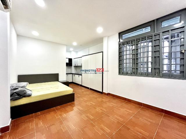 Căn Hộ Studio Cửa Sổ Lớn Thoáng Gần Công Viên Lê Thị Riêng