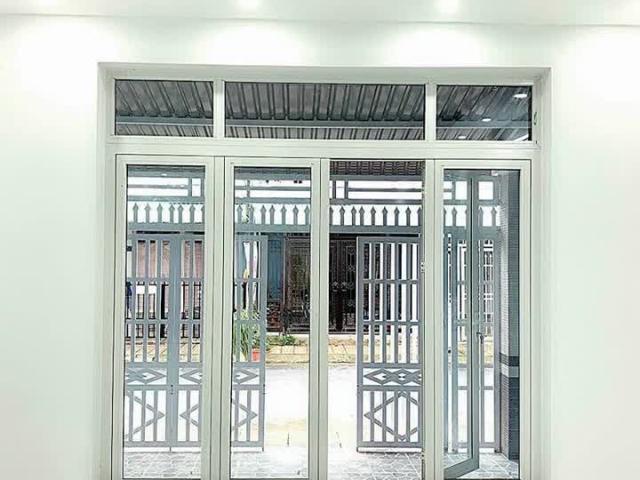 Căn nhà mới mẻ xây dựng 4PN 2WC, lộ xe con 16m, giá bán 2,2 tỷ. Xuất hiện TL cho khách thiện chí