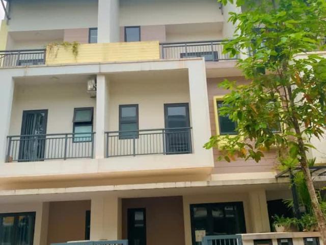 Căn nhà phố liên kề đã hoàn thiện hết nội thất mà chỉ có 5,3xx tỷ