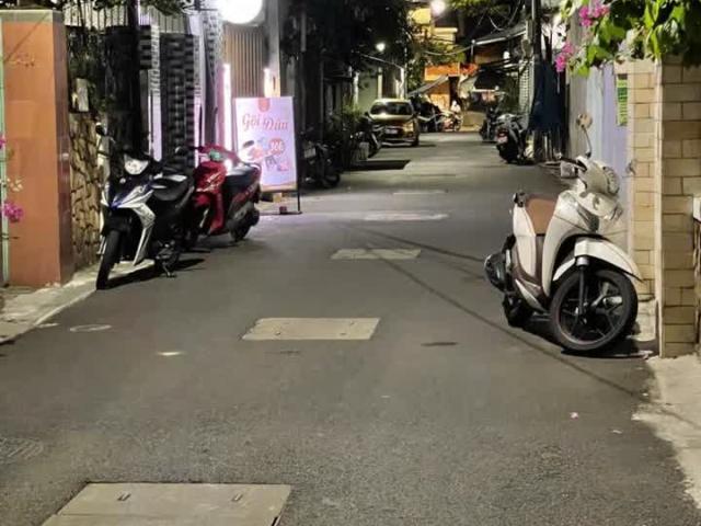 Căn nhà vị trí đẹp, 2 mặt tiền đường 6m đổ nhựa, ngang 8m, sát Nguyễn Văn Thoại, cách biển Mỹ