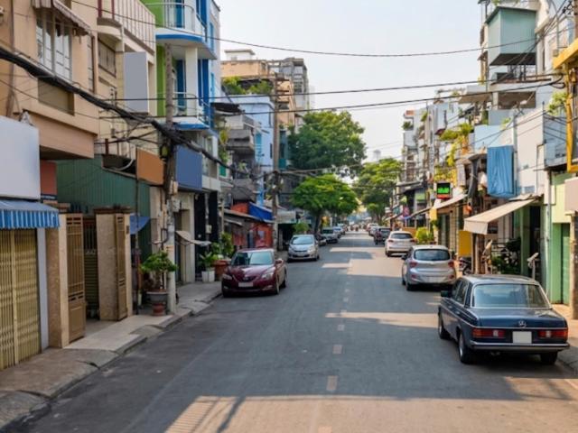 Cận vách nguyễn tri phương quận 10 nhà 5 tầng kiên cố trước nhà thông thoáng