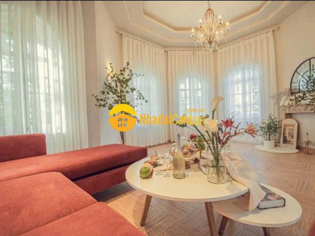 Căn villa kiến trúc châu âu tâm huyết tỉ mỉ view đẹp miễn bàn
