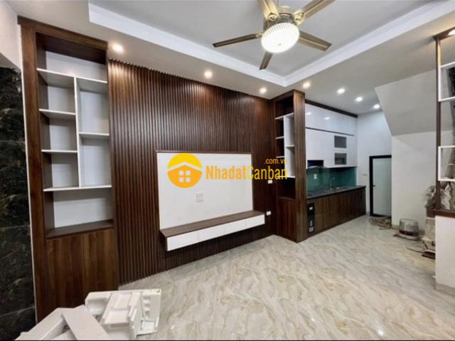 Cực hiếm. Bán nhà phố tân mai, hoàng mai. 40m2 x 6 tầng. Ô tô. gần phố. Hơn 4 tỷ. 0968084