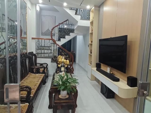 Cực Hiếm Nhà Nguyên Hồng 11 Tỷ 45M2 2 Mặt Thoáng View Đài Truyền Hình Full Nội Thất Đẹp