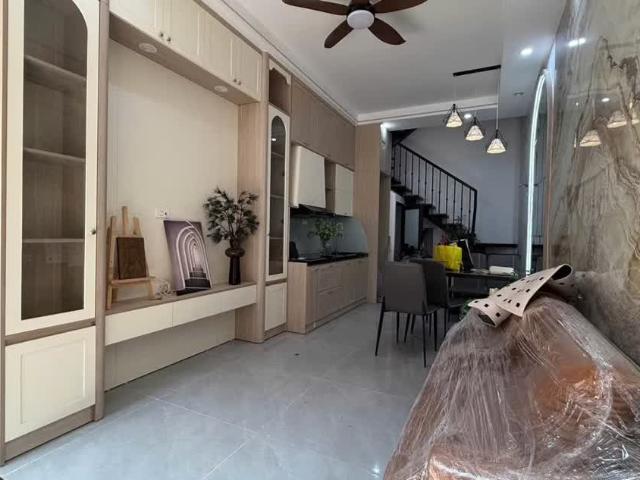 Cực hiếm nhà Xuân Thủy gần 40m2x6T, 2 thoáng, ngõ VF3 thông, nhỉnh 11tỷ