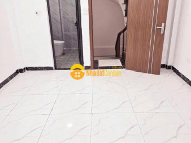 Cực ngon 30 m2 5 tầng nhỉnh 5 tỷ long biên sổ đỏ