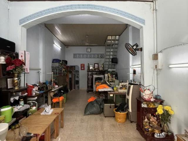 Cực rẻ, chỉ 4.4 tỷ, Nhà 2 Tầng 60m2 HXH Ngay BigC Phú Thạnh, gần Chợ Vải Tân Phú