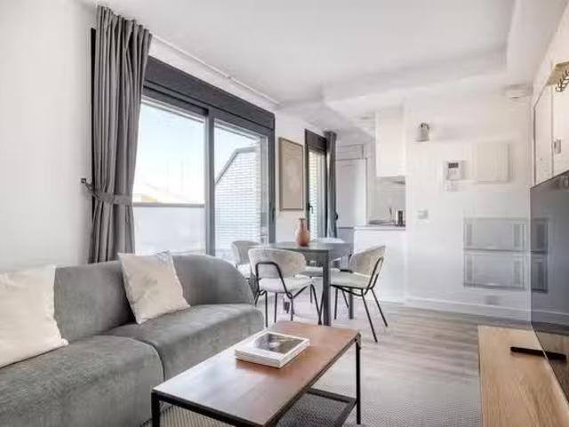 C. de Antonia Ruiz Soro, La Guindalera 2 Bedroom 2 Bath