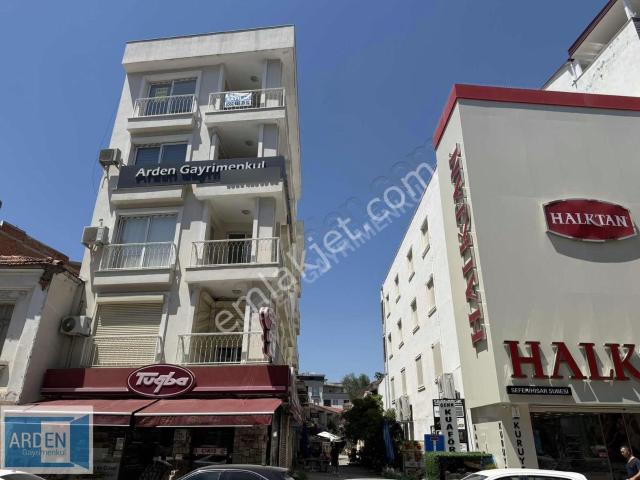 C.kebir'de Şehrin Merkezinde Satılık 2+1 Daire