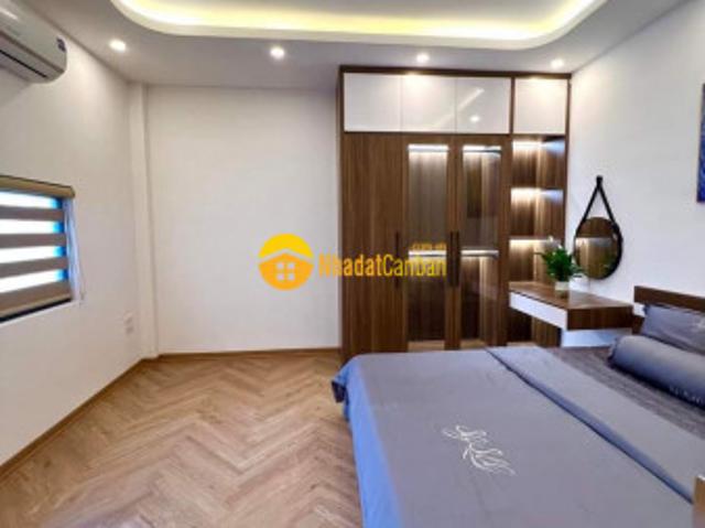 Cầu giấy nhà đẹp ở ngay 42m 5 tầng 4.5 tỷ