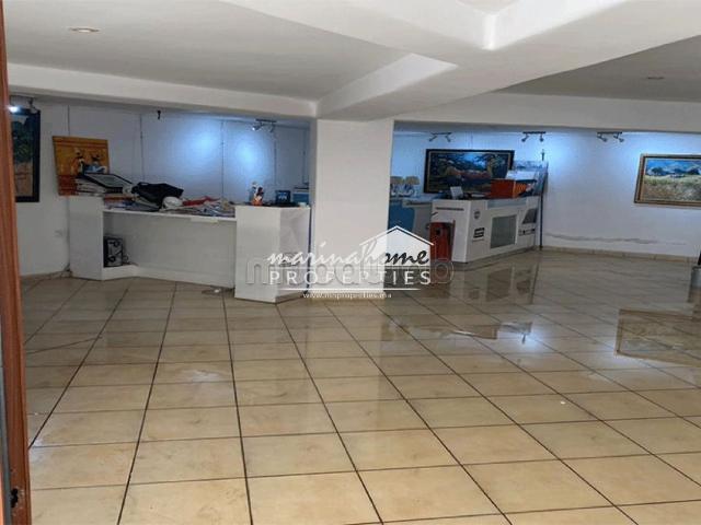 C. V006 Local commercial de 90m² bien situé à M'diq