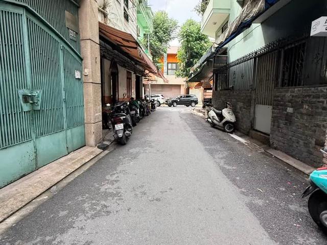 Ở Cư Xá Lữ Gia Học Ở Đại Học Bách Khoa Sáng Chạy Bộ Ở Sân Vận Động Phú Thọ