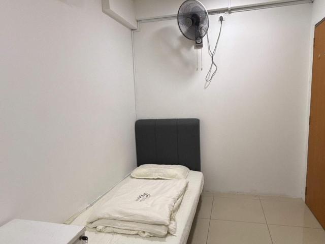 C 18 10 R3 Cozy Studio @ Trefoil Setia City | Walk to Mall | High Speed WiFi | Pool & Gym