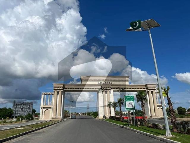 Cc 5 marla plot for sale hot location