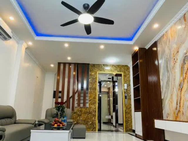 Cc bá.n nhà Phạm Văn Đồng 37m thang máy kinh doanh ở sướng 9.35 tỷ