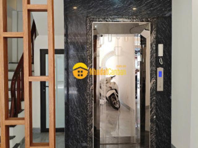 Cc bán mặt ngõ 101 phố trạm long biên, phân lô ô tô, thang máy dt 45m, 7 tầng 11.8 tỷ