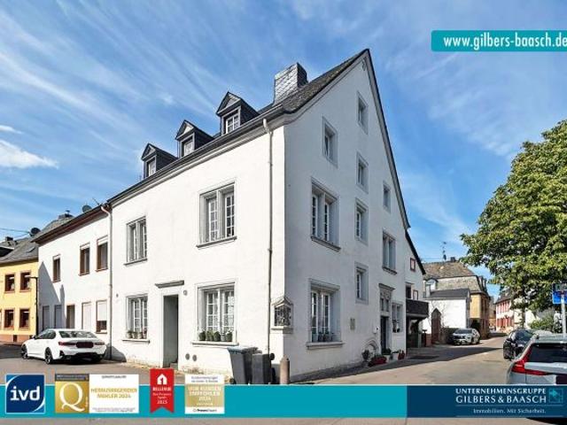 Ca. 5,62 % Rendite! Vermietetes, denkmalgeschütztes Einfamilienhaus im alten Ortskern von Pfalzel