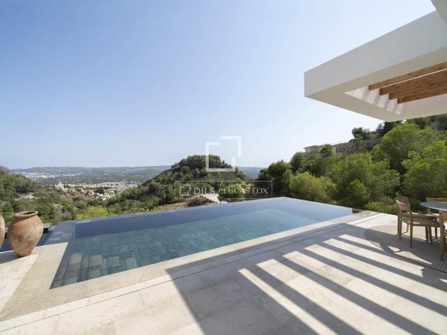 Ca Malva, ubicada en una parcela de 1.732 m², combina la ele. 380m² Jávea Xabia